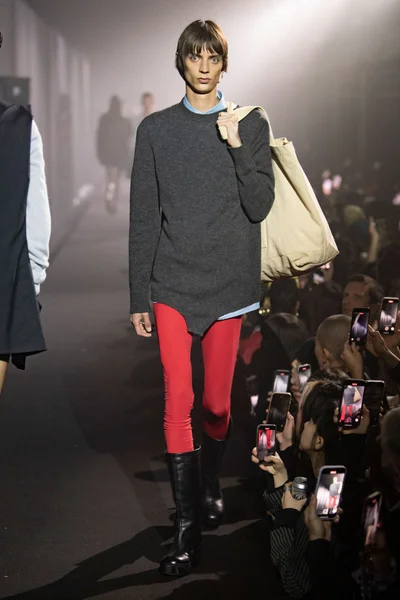 Look 19